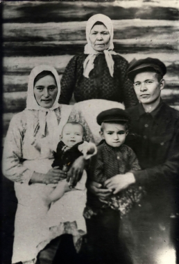 Семья Горбуновых. Подлесное. 1951 год.